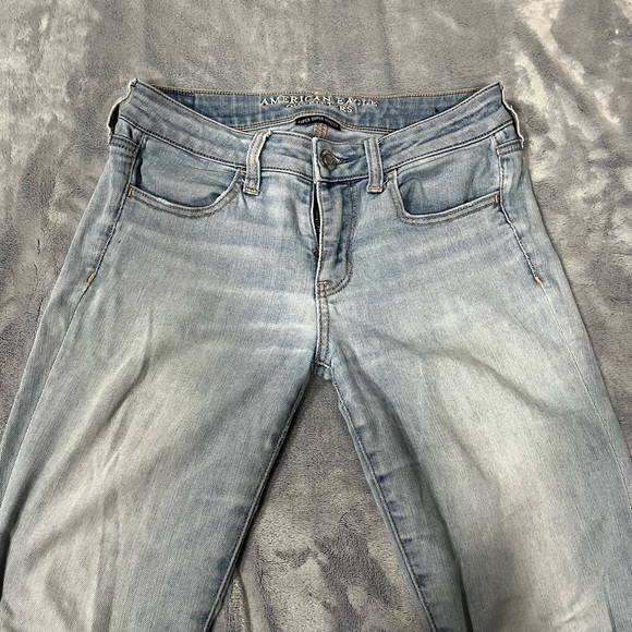American Eagle light wash low-rise jeggings - Picture 8 of 8
